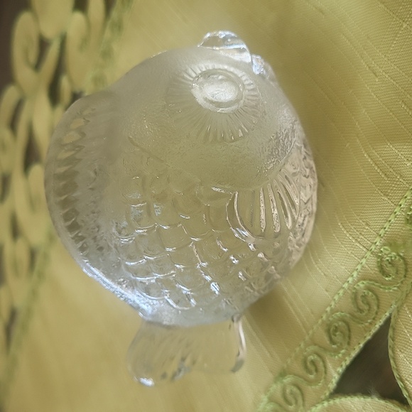 Crystal Clear Fish Figurine - Picture 2 of 6